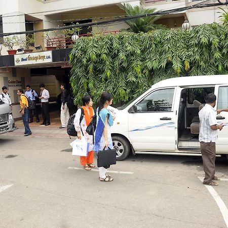 Hotel Golden Deer Dhaka Buitenkant foto