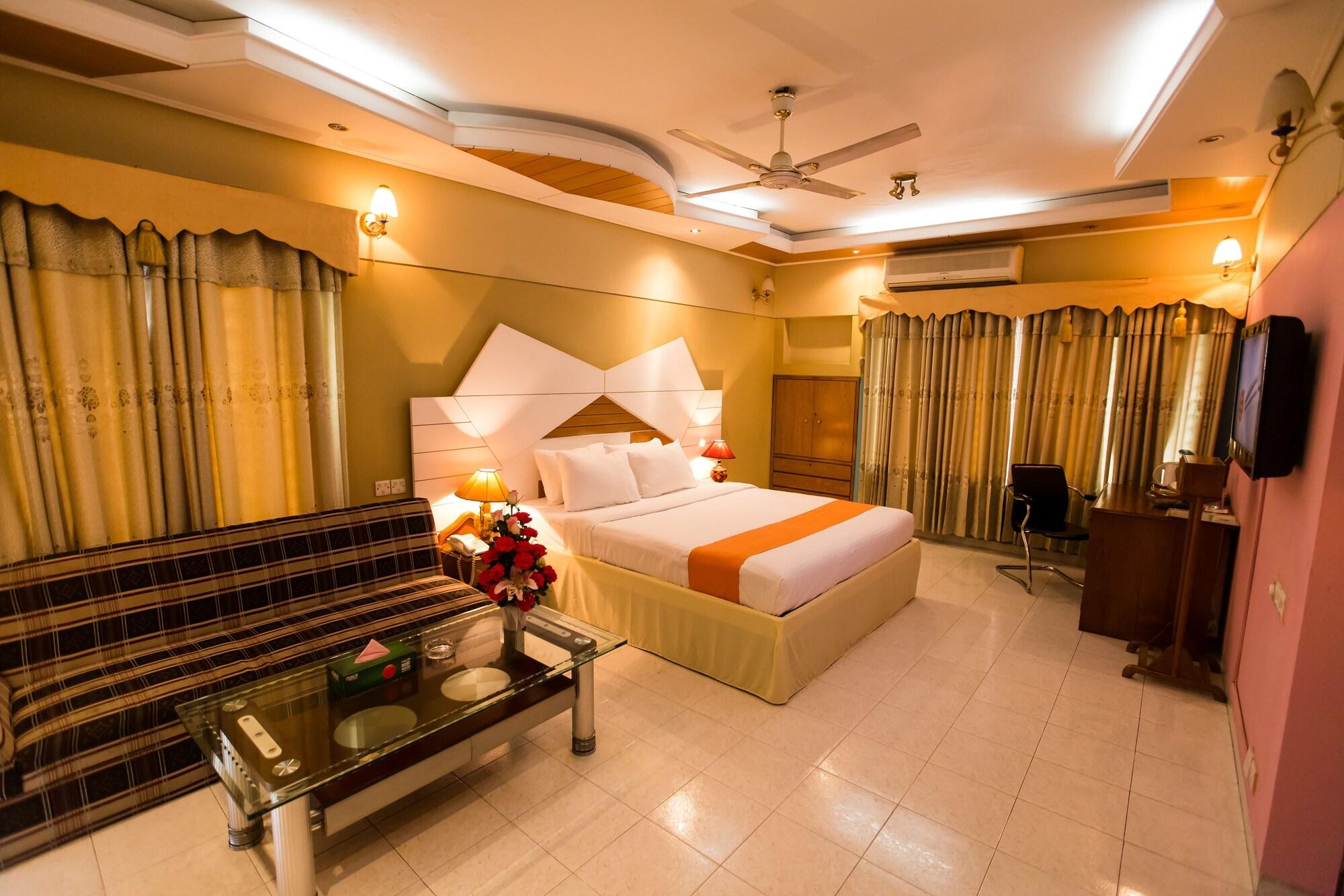 Hotel Golden Deer Dhaka Buitenkant foto