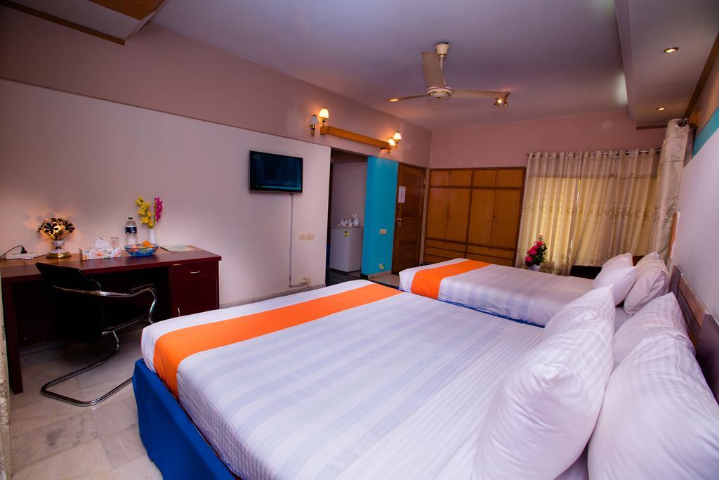 Hotel Golden Deer Dhaka Buitenkant foto
