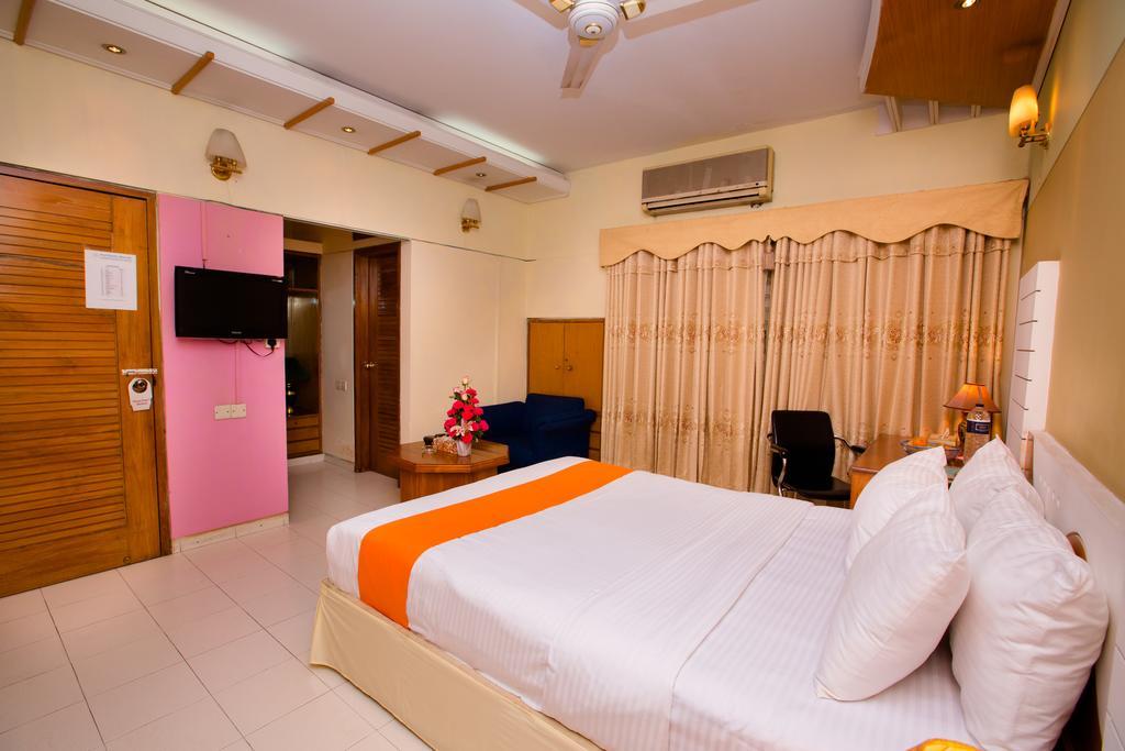 Hotel Golden Deer Dhaka Buitenkant foto
