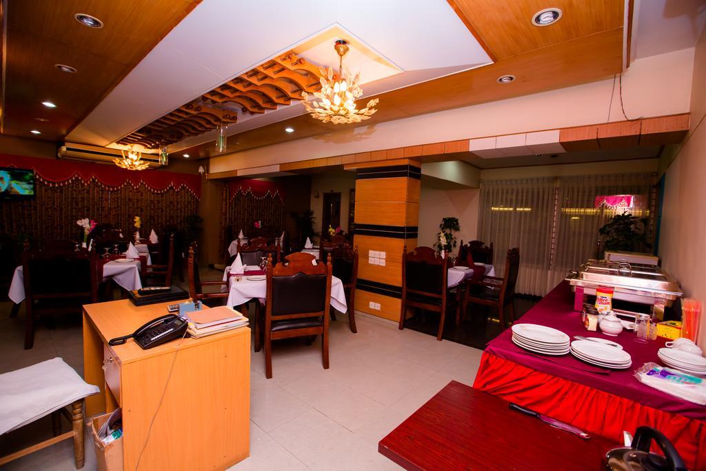 Hotel Golden Deer Dhaka Buitenkant foto