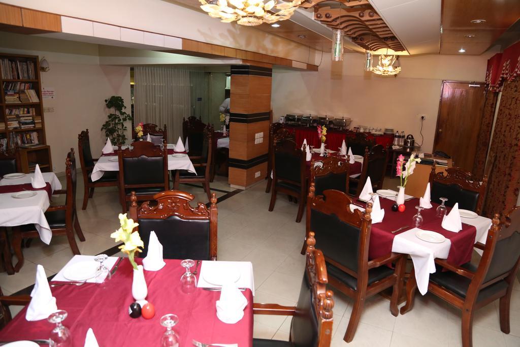 Hotel Golden Deer Dhaka Buitenkant foto