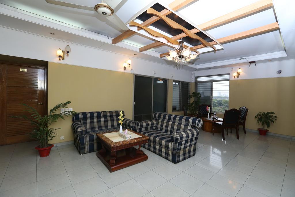 Hotel Golden Deer Dhaka Buitenkant foto
