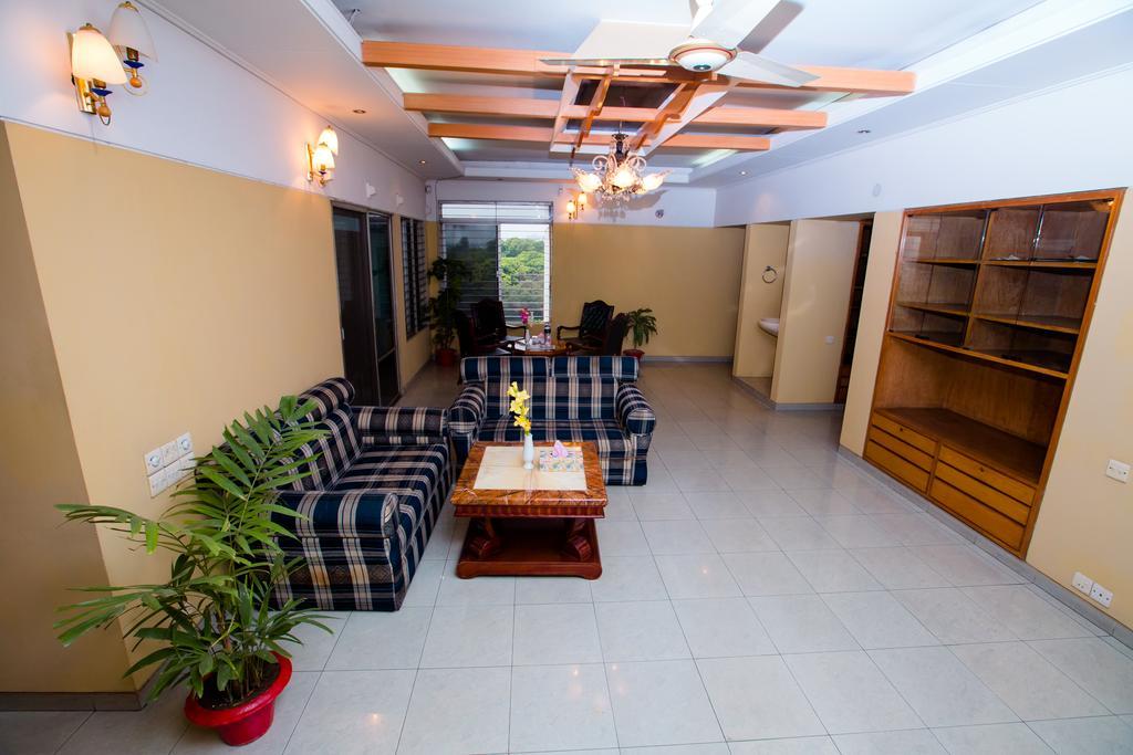 Hotel Golden Deer Dhaka Buitenkant foto