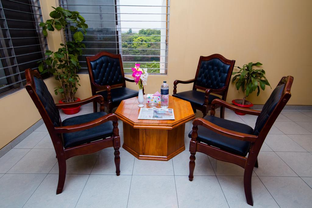 Hotel Golden Deer Dhaka Buitenkant foto
