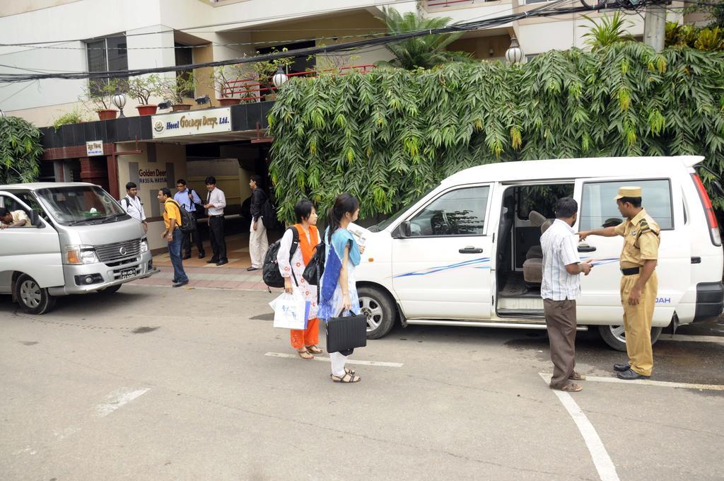 Hotel Golden Deer Dhaka Buitenkant foto