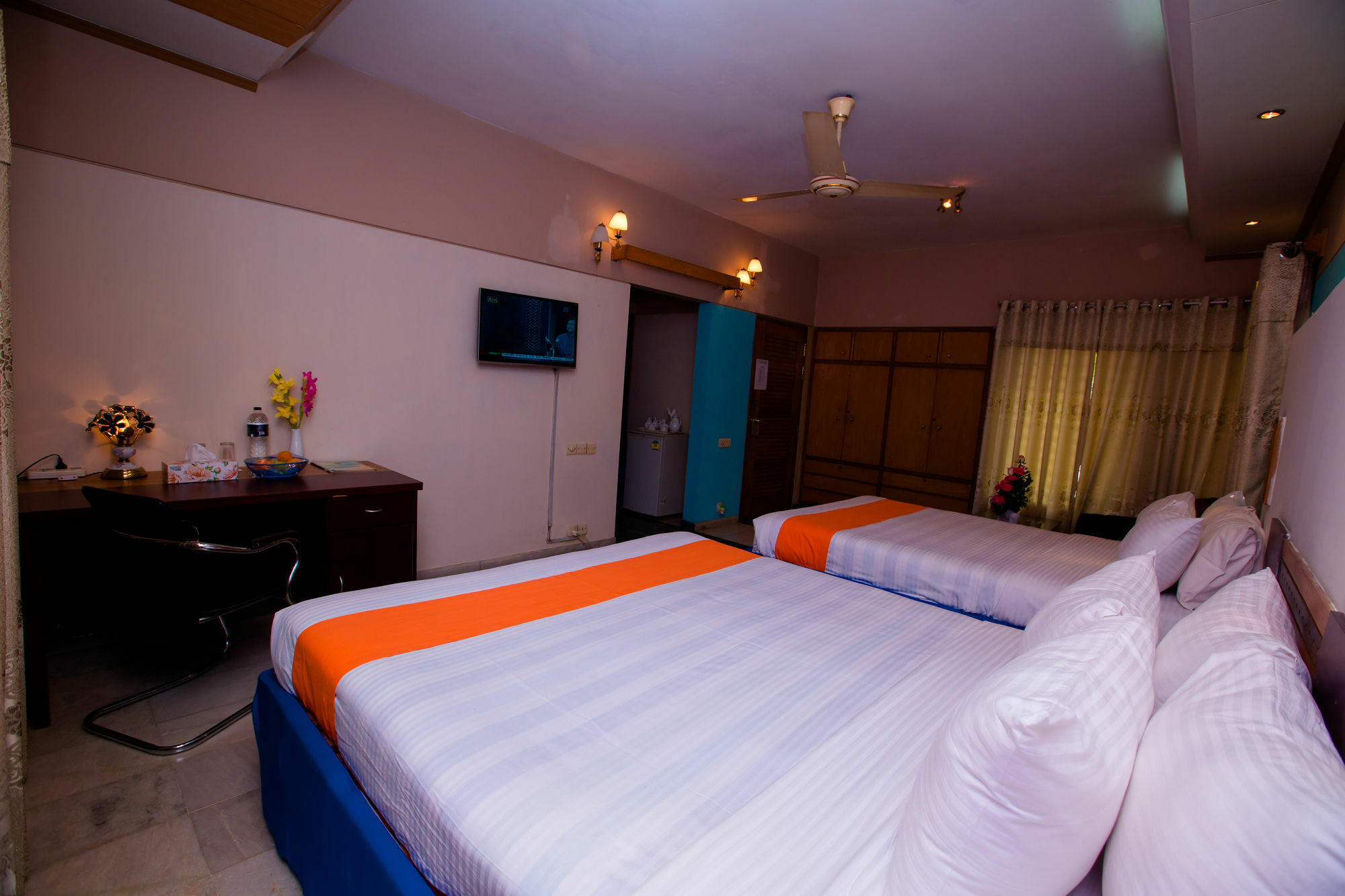 Hotel Golden Deer Dhaka Buitenkant foto