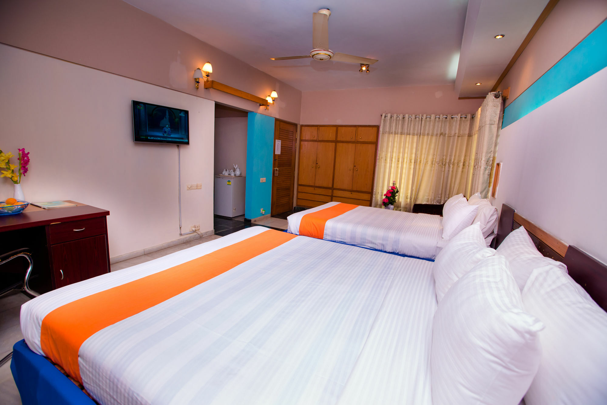 Hotel Golden Deer Dhaka Buitenkant foto